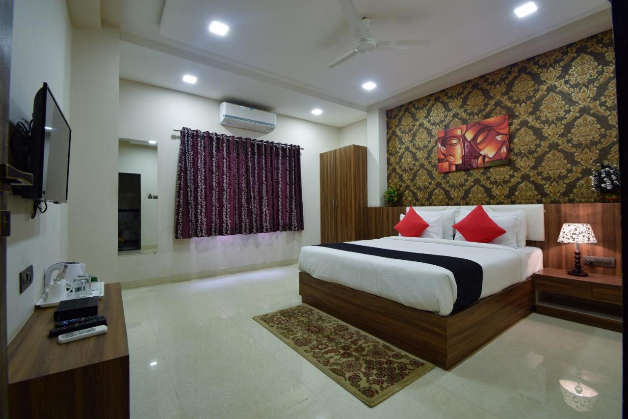 Hotel The Mewar Dabok Eksteriør bilde