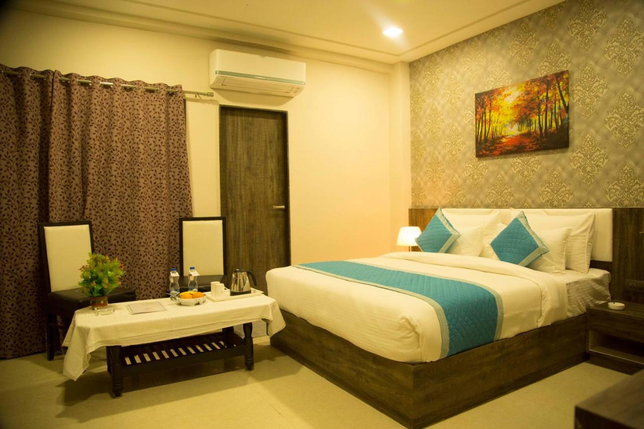 Hotel The Mewar Dabok Eksteriør bilde