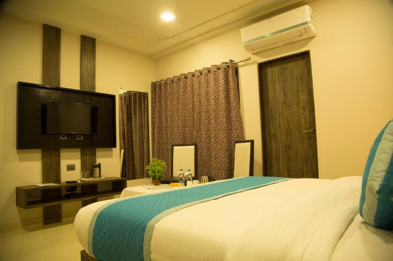 Hotel The Mewar Dabok Eksteriør bilde