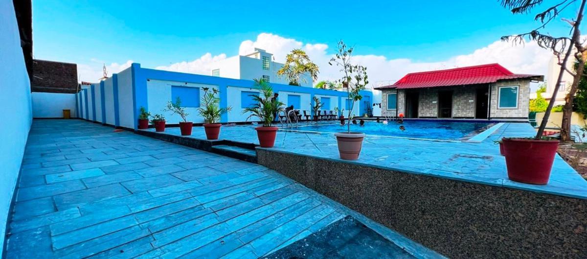 Hotel The Mewar Dabok Eksteriør bilde